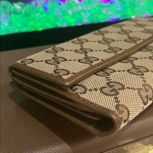 Gucci Beige and Brown Monogram Wallet - Picture 4 of 12